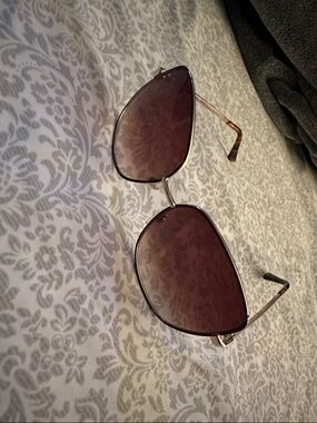 Tommy Hilfiger Sunglasses with Brown Gradient Lenses